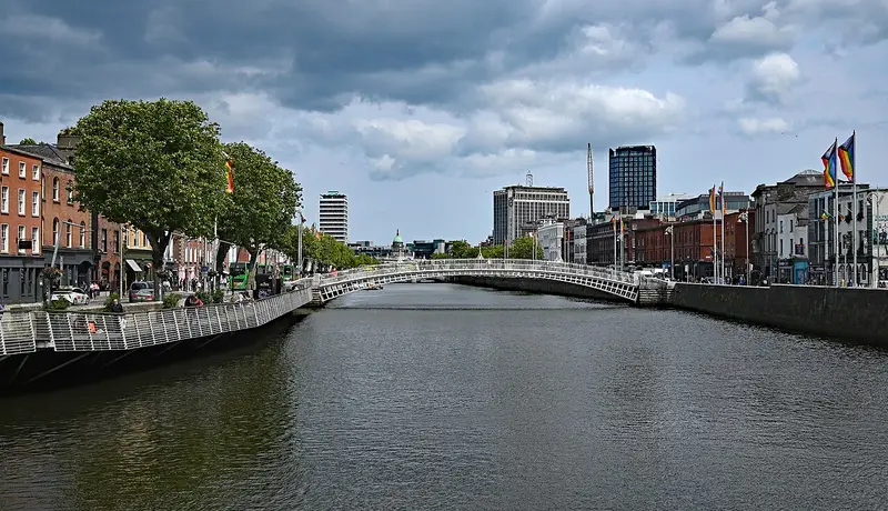 River Liffey and the Ha'penny Bridge, Dublin